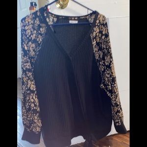 Size 1, plus size, Maurice’s top, gently warn